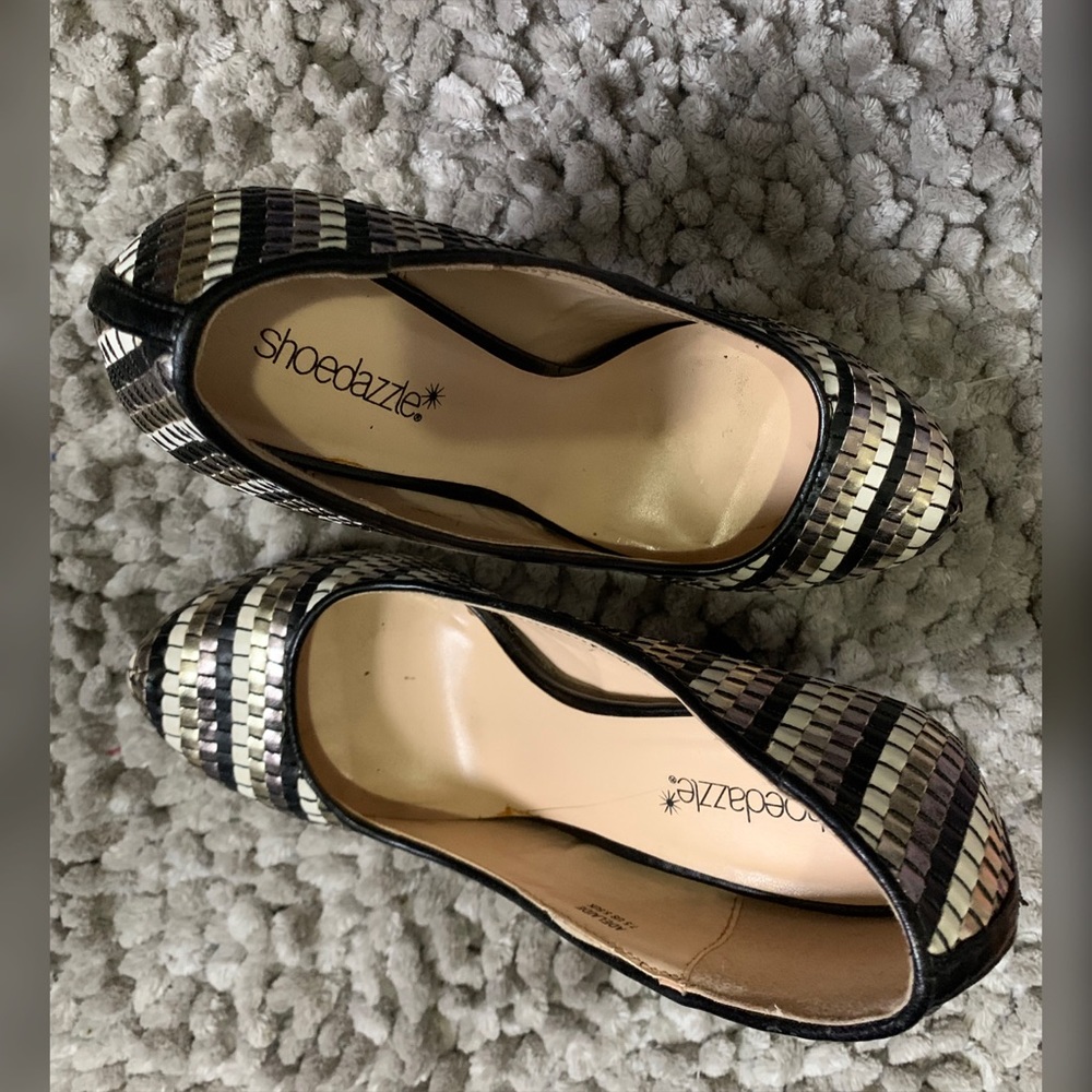 ShoeDazzle Adelaide closed toe pumps